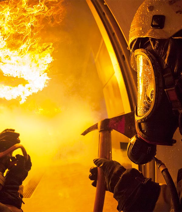 Feuerwehr Gelsenkirchen simuliert Trainingsbrände mit Flüssiggas.